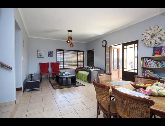 4 BEDROOM TOWNHOUSE FOR SALE IN THATCHFIELD